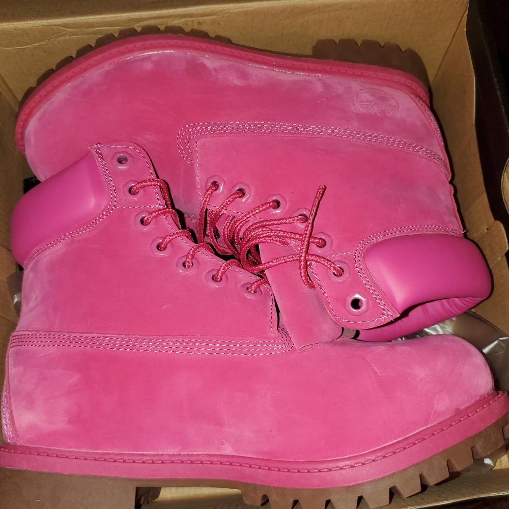 Pink Timberlands size 6 woman's Fits More Like A Size 7
